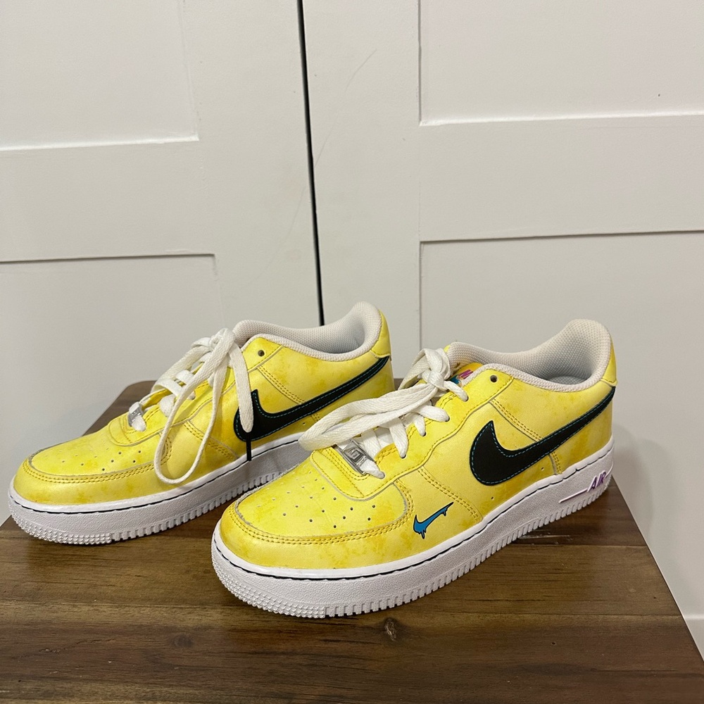 Nike Air Force 1 Smiley, 7Y, Yellow, worn a few times, no box